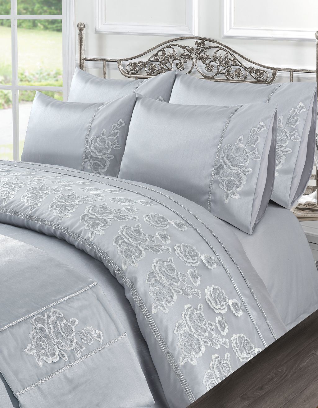 Floral Embellished Textured Duvet Set 2 Colours